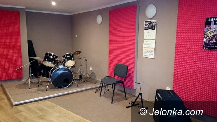Jelenia Góra: Starcie o muzyczną salkę