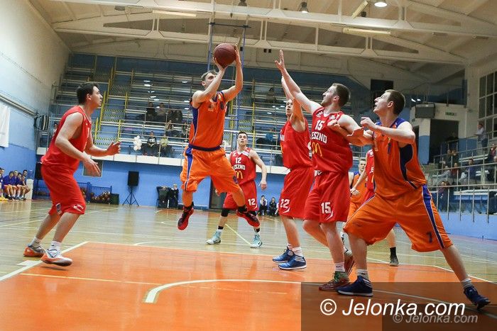 Jelenia Góra: Przy Sudeckiej emocje do przerwy
