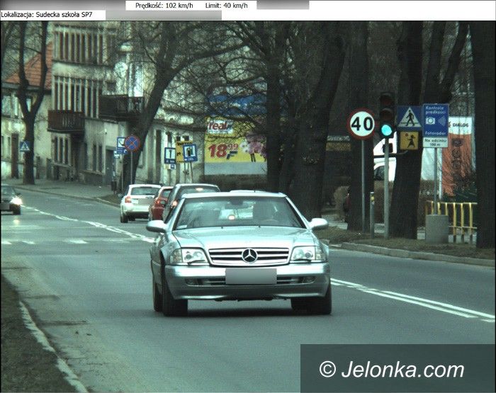 Jelenia Góra: Piraci pędzili przy szkołach ponad setką