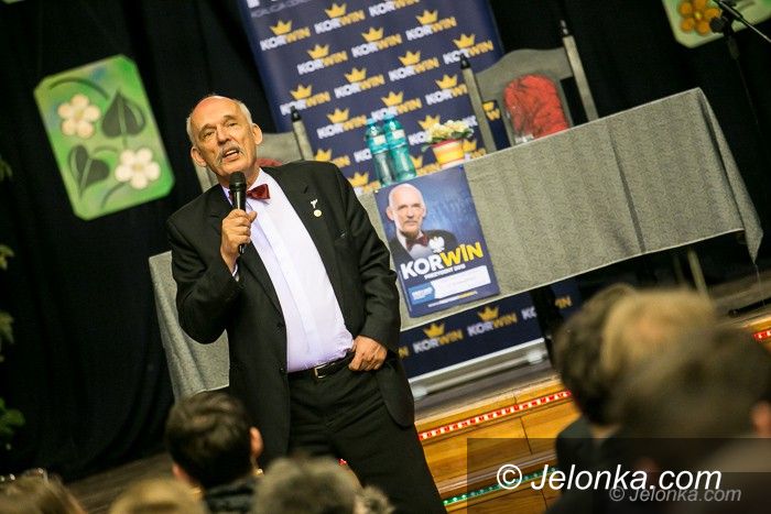 Jelenia Góra: Janusz Korwin–Mikke przyciąga tłumy
