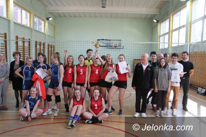 Jelenia Góra: Jubileuszowy X Turniej Siatkarski o Puchar Dyrektora ZSP–UiBS