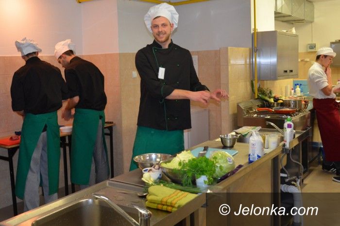 Jelenia Góra: Kucharze, fryzjerzy i ekonomiści rywalizowali w „Handlówce”