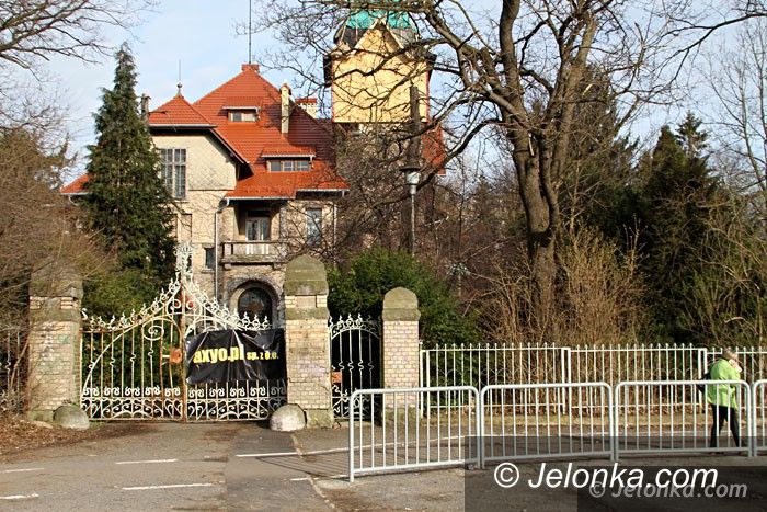Jelenia Góra: Kończy się remont dachu zabobrzańskiego pałacyku