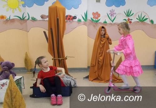 Jelenia Góra: “Ballada o Kasi i drzewie” – SP7 wyróżniona