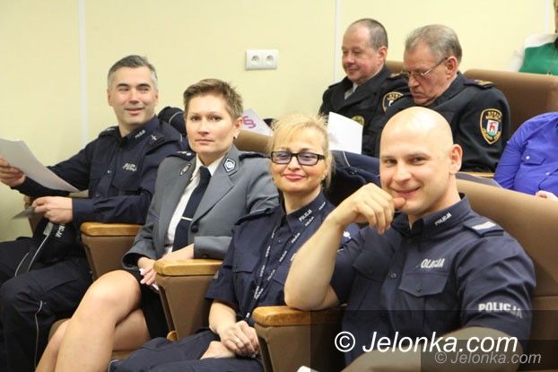 Jelenia Góra: Debatowali jak walczyć z przemocą w rodzinie
