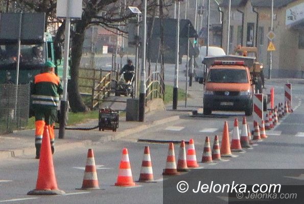 Jelenia Góra: Trwa łatanie ul. Wolności– utrudnienia w ruchu
