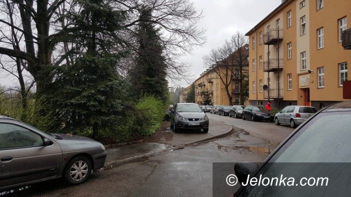 Jelenia Góra: Na Kadetów nie ma gdzie zaparkować