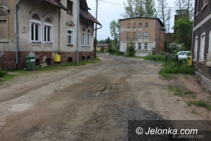 Jelenia Góra: Asfalt na Warszawskiej do końca czerwca