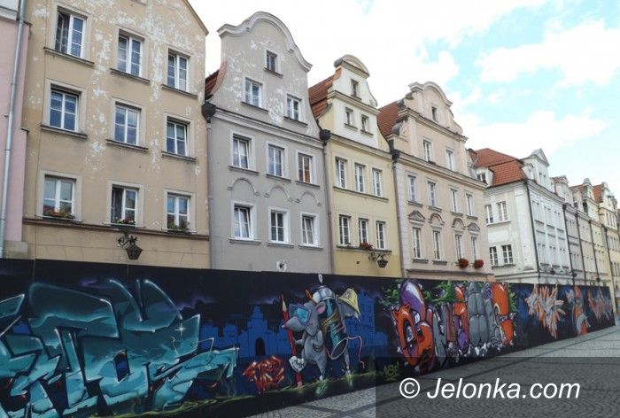 Jelenia Góra: (Nie)zapomniane graffiti na Placu Ratuszowym?