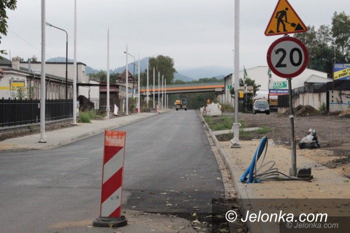 Jelenia Góra: Remont Łomnickiej na półmetku