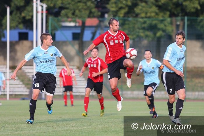 Jelenia Góra: III–liga: Kontuzja, kartki i podział punktów