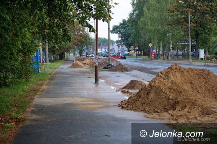 Jelenia Góra: Wodociągi pod chodnikiem? Nie tak łatwo