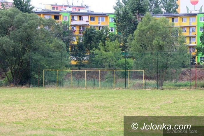 Jelenia Góra: Boisko na „dołku” dla wszystkich