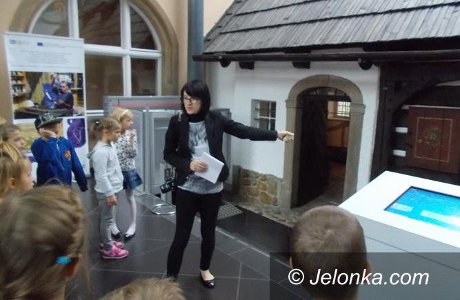 Jelenia Góra: Lekcje w muzeum o historii strojów ludowych