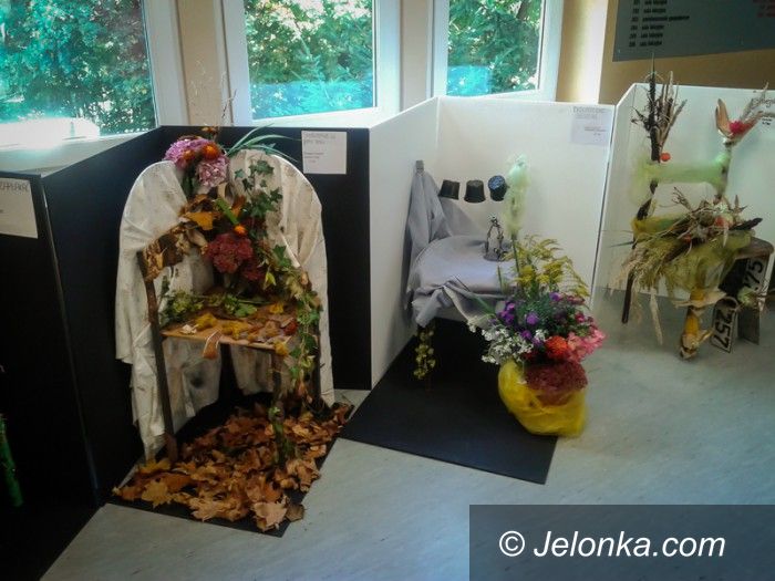 Jelenia Góra: Przyszli architekci krajobrazu „zaczarowali” krzesła