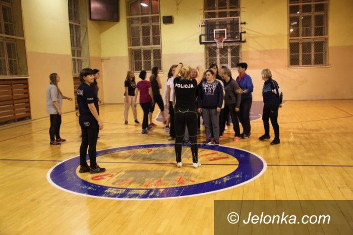 Jelenia Góra: Jeleniogórzanki uczą się samoobrony