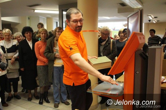 Jelenia Góra: Książnica Karkonoska ma książkomaty i biblioboxy