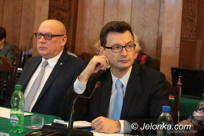 Jelenia Góra: Burzliwa dyskusja nad podwyżkami