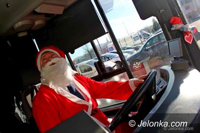 Jelenia Góra: Mikołajkowy autobus woził mieszkańców