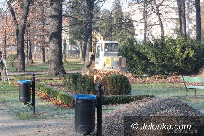 Jelenia Góra: Park Zdrojowy rozkopany. Robią drenaż