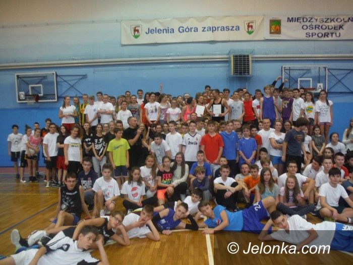 Jelenia Góra: Uczniowie Gimnazjum nr 1 na zumbotece