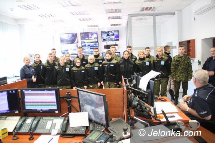 Jelenia Góra: Licealiści z wizytą u policjantów