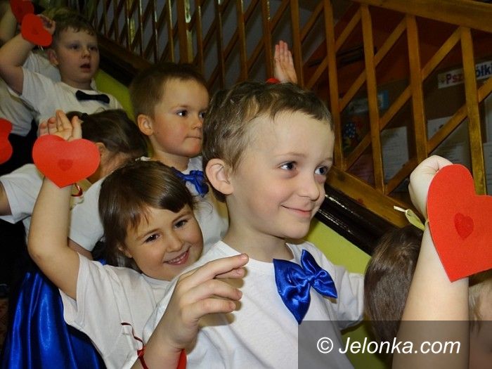 Jelenia Góra: Przedszkolaki ugościły swoje babcie i dziadków
