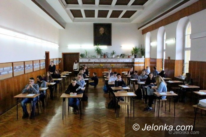 Jelenia Góra: W „Handlówce” wyłonili Mistrza Ortografii