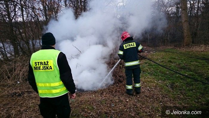 Jelenia Góra: Sprawca podpalenia przy ul. Głowackiego poszukiwany