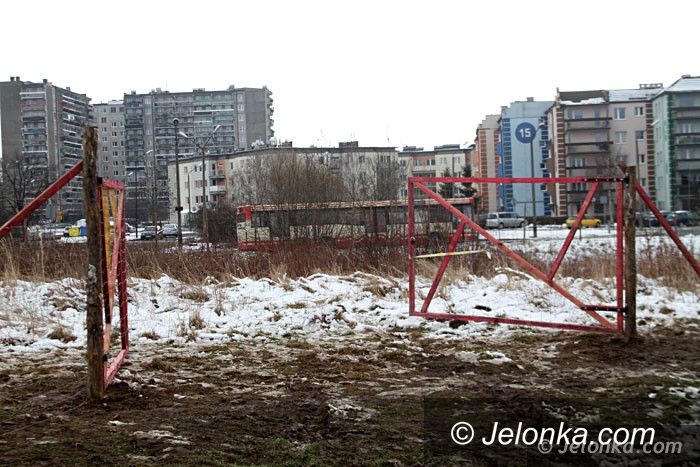 Jelenia Góra: POLOmarket w miejscu chaszczy