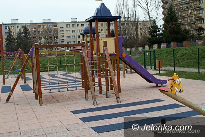 Jelenia Góra: Plac zabaw przy "Jedenastce" dostępny od dzisiaj 