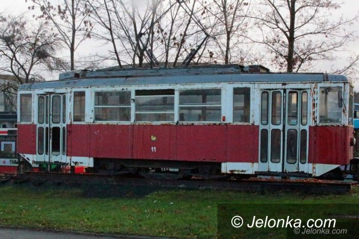 Jelenia Góra: Tramwaj przy MZK niszczeje