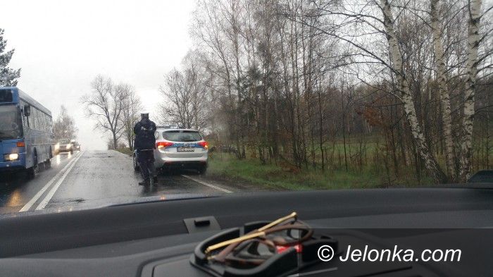 Region: Wpadł w poślizg i uderzył w drzewo