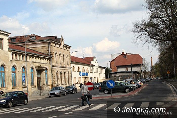 Jelenia Góra: Przy dworcu PKP powstanie duży parking