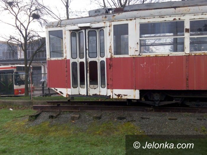 Jelenia Góra: Czytelnik: Taki tramwaj, to wstyd!
