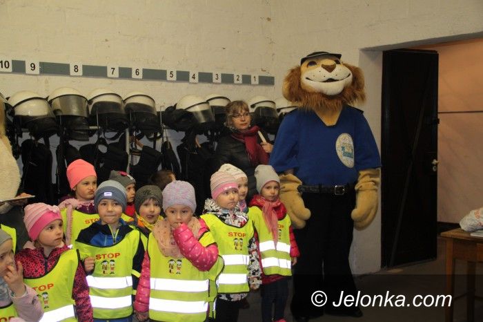 Jelenia Góra: Przedszkolaki z wizytą u policjantów