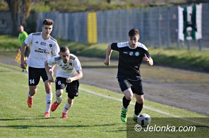 III liga piłkarska: Karkonosze poległy w Świdnicy