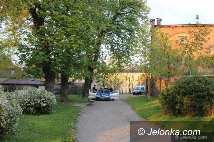 Jelenia Góra: Atak nożownika i zasłabnięcie w centrum (aktualizacja)