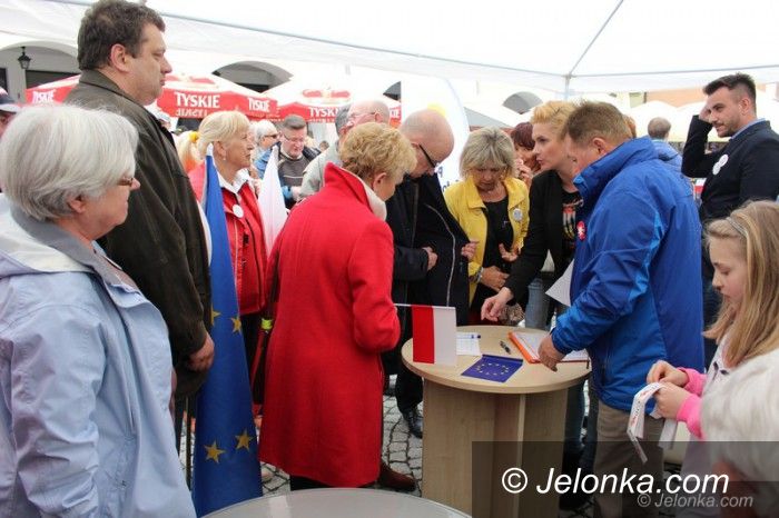 Jelenia Góra: Pikieta Komitetu Obrony Demokracji