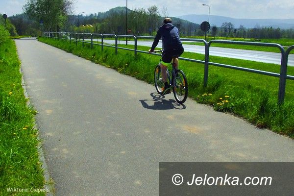 Jelenia Góra: Kto posprząta zabłoconą drogę rowerową?