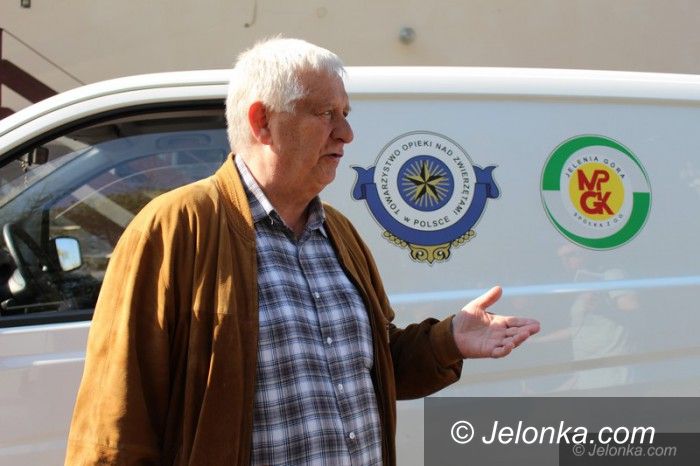 Jelenia Góra: Mężczyzna porzucił zwłoki psa – widziała to kamera