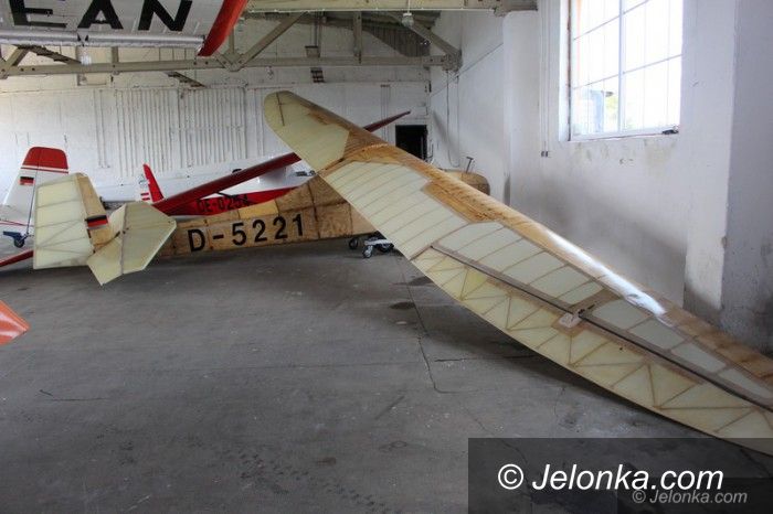 Jelenia Góra: Zabytkowe szybowce na jeleniogórskim niebie