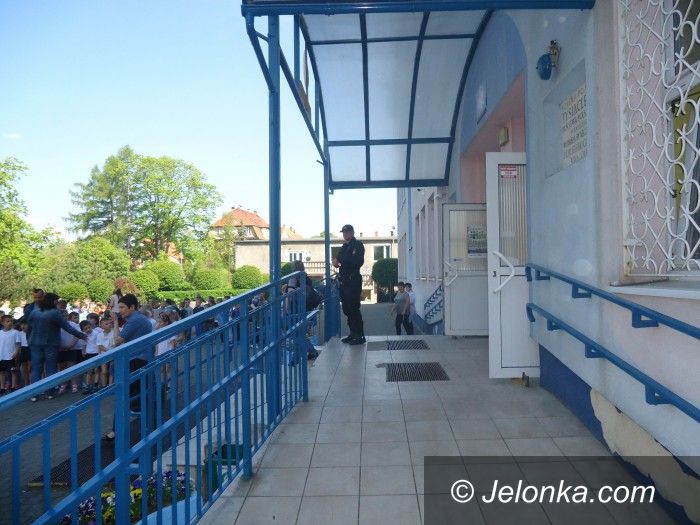 Jelenia Góra: Pozorowany pożar i ewakuacja w "Trzynastce"