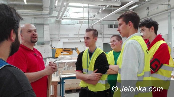 Jelenia Góra: Uczniowie „Rzemiosł” na praktyce w Zorce (foto)