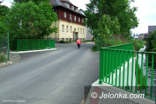 Jelenia Góra: Odbudowa kładki zniszczonej przez powódź