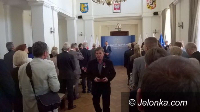Region: Jeleniogórzanie uhonorowani krzyżami zasługi