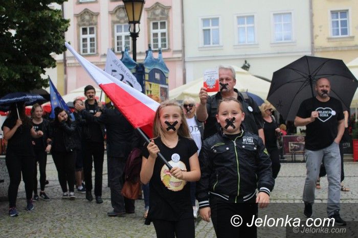 Jelenia Góra: Czarny protest KOD–u