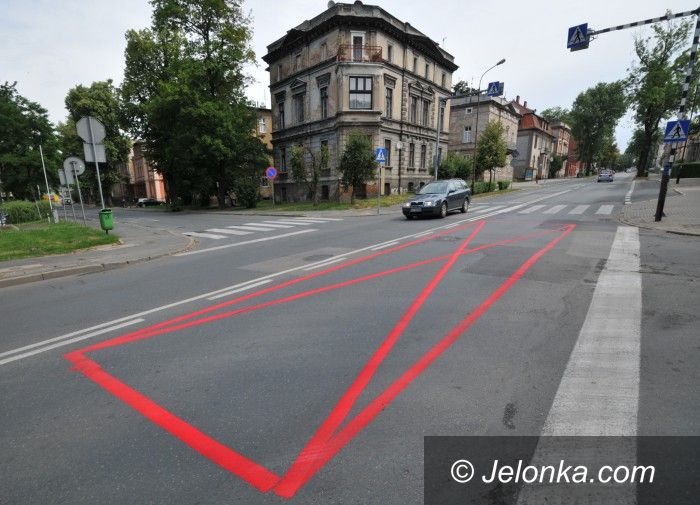 Jelenia Góra: Czerwone koperty na Wojska Polskiego ostrzeżeniem