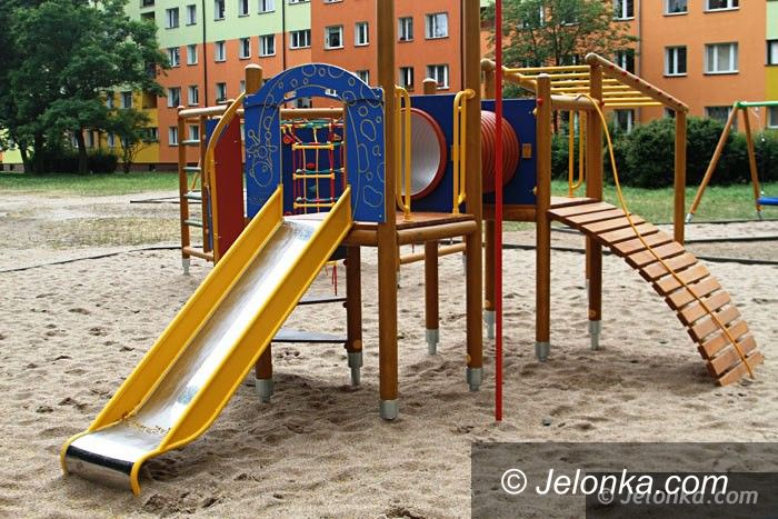 Jelenia Góra: Nowy plac zabaw na Zabobrzu już po odbiorze