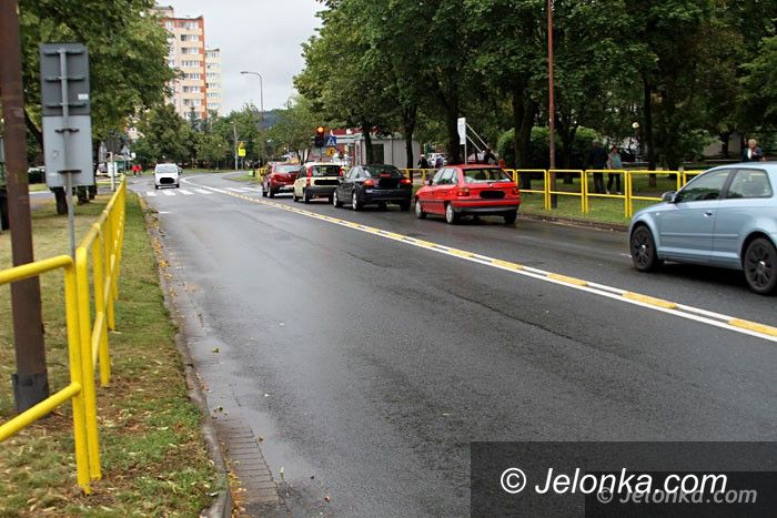 Jelenia Góra: Separatory ruchu na Różyckiego